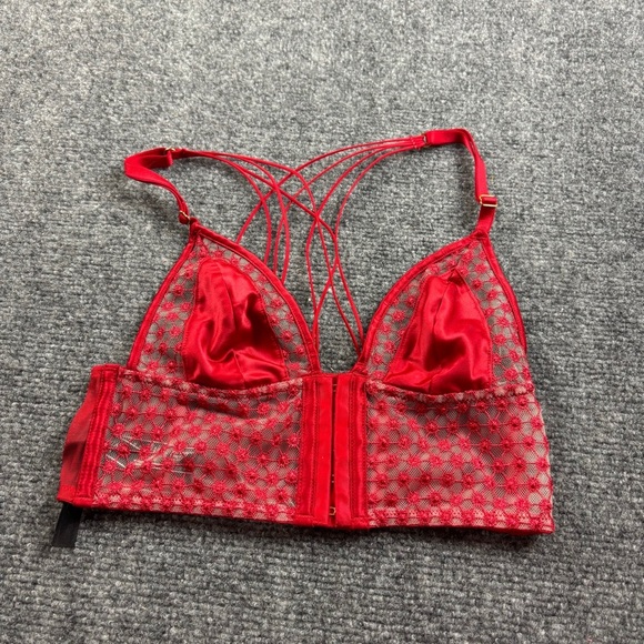 VICTORIA’S SECRET Women’s Red Lace Bralette Strappy Back Hook & Loop size: XS - Picture 1 of 8